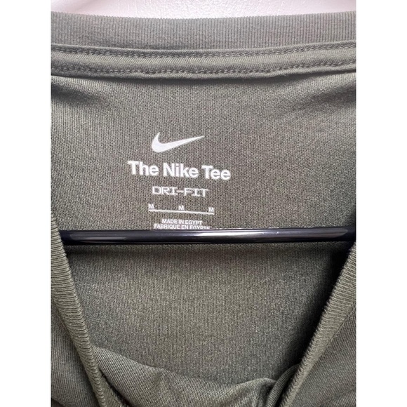 Nike Run Division T Shirt Mens Size Medium Khaki Cracked Swoosh Athleisure - Picture 4 of 5